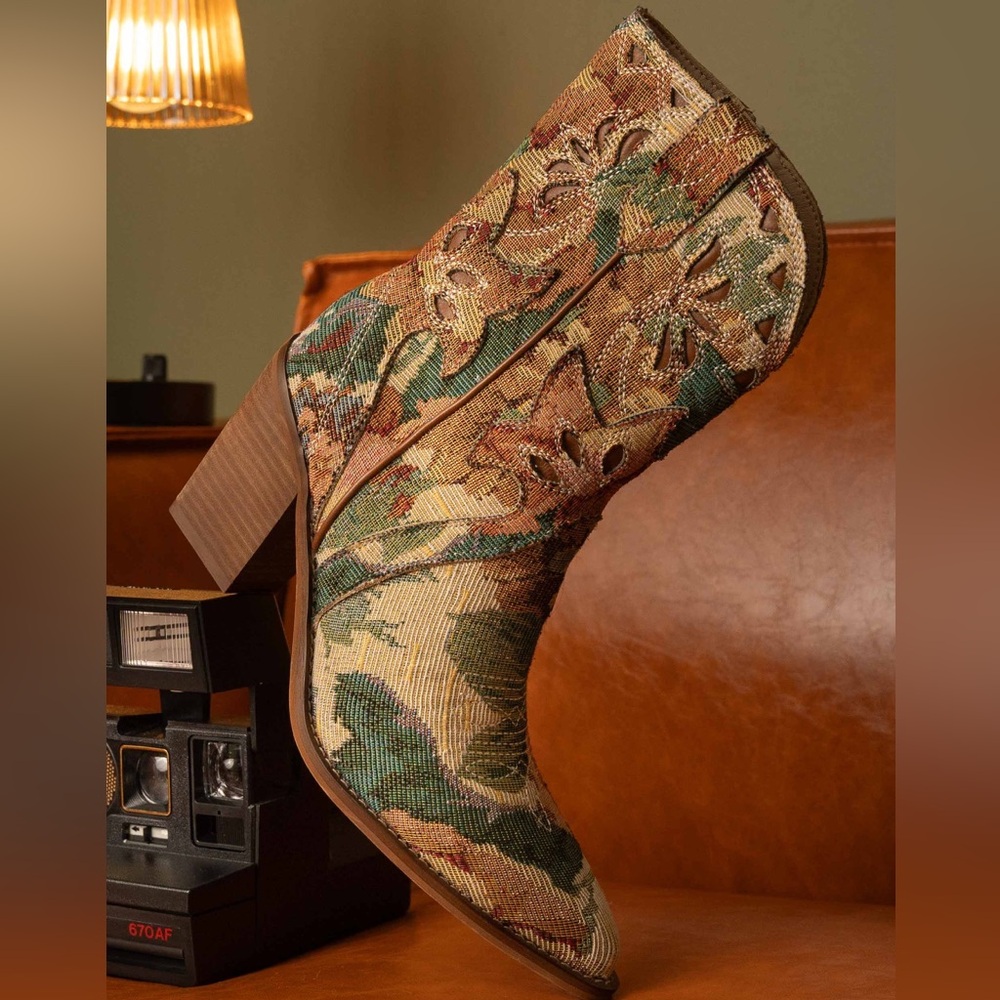 NWT Vintage Floral jacquard tapestry western Boot- vegan leather New Kaiya boots - Picture 4 of 16
